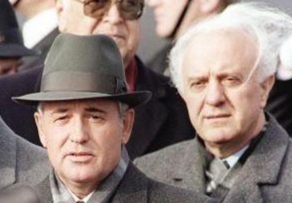 戈尔巴乔夫改革的第一步是什么 成果如何