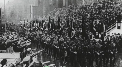 希特勒为什么总是喜欢穿军装 里面难道有什么隐情吗