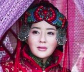 她改嫁皇太极，还让前夫的儿子娶自己女儿