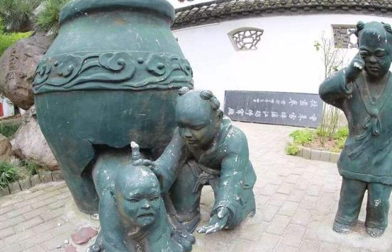 司马光砸缸救的人是谁？这个人最后有着怎样的成就