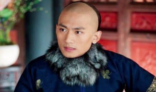 他写了两封信向皇帝要官，乾隆看后诛其全族