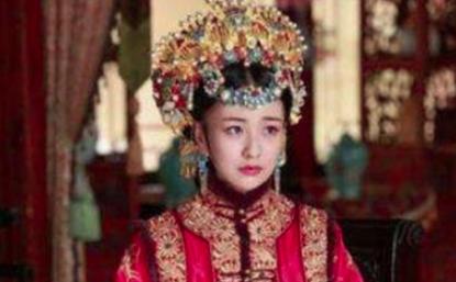 她打死一名宫女被贬，生了女儿后两个月便复位