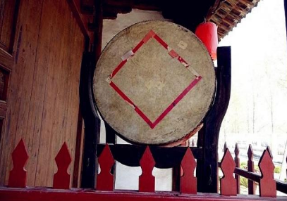 古代击鼓鸣冤的发展是什么样的 宋朝丢了只猪都可以告状