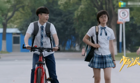《少年派》邓小琪发现妙妙与钱三一的关系不一样