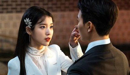 《德鲁纳酒店》男主为什么和女主接下因缘呢 男主留下来打工的原因是什么
