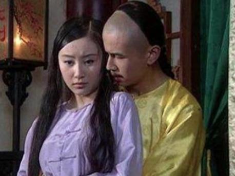 皇妃生产疼得满地打滚，顺治却下令赐死她