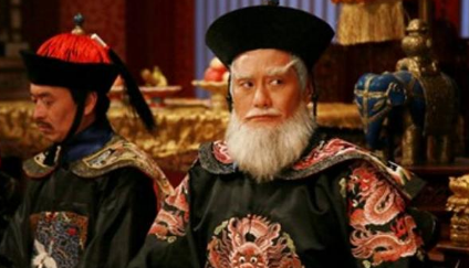 康熙做梦都想弄死鳌拜 为何见他脱了一件衣服就不杀了呢