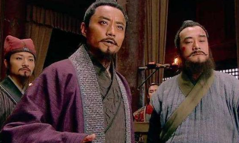 卢俊义被骗上梁山时，宋江为何要安排8大好汉跟他比拼？