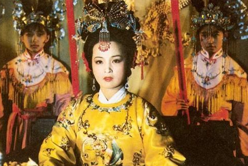 《红楼梦》贾府为什么要建大观园？元春省亲背后心酸有谁知？