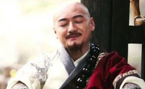 朱元璋的小舅子行事疯狂，醉酒说错话装疯卖傻剃光头！