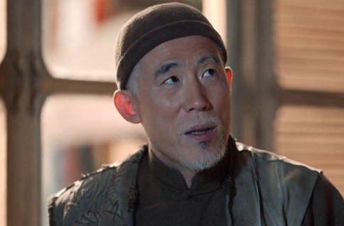 《老酒馆》白老头是什么身份？老警察的结局是什么？