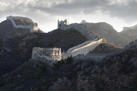 如果长城真的和世人说的那样无用 为何中原王朝会花大量人力物力在上面呢