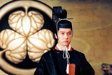 日本天皇的资产是怎么来的？日本天皇为何穷困？
