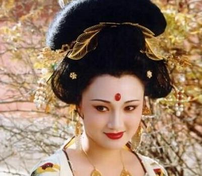 杨贵妃与养子胡闹，无意间发明一东西
