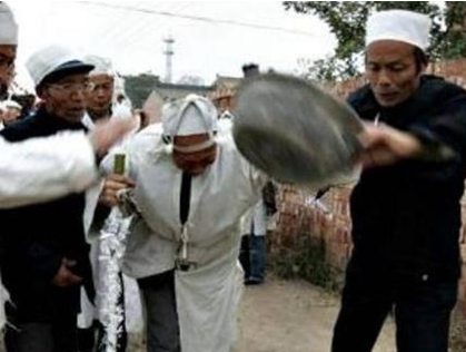民间风俗出殡为什么要摔瓦盆？摔瓦盆有什么含义？
