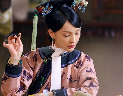 清朝妃嫔身上都会有一条白布 这个白布到底是什么东西