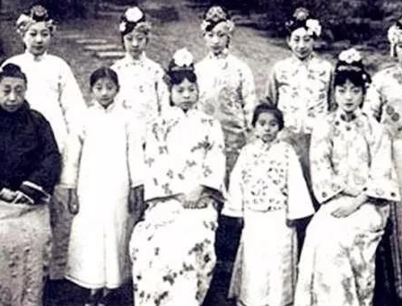 她是历史上最惨的皇后 在猪圈里住了十年最后尸骨无存