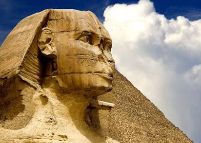 埃及胡夫金字塔是谁建造的？胡夫为什么把自己的头像刻在金字塔上？