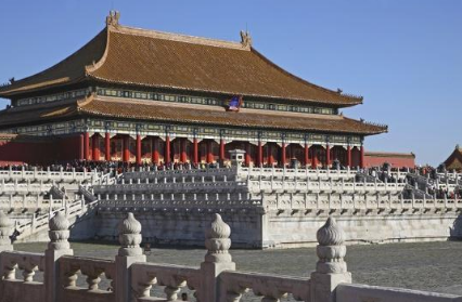 “忠君”与“爱国”是对等的吗？如何诠释“忠君爱国”？