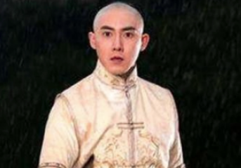 他帮助努尔哈赤开创基业，努尔哈赤却杀了他的两个儿子