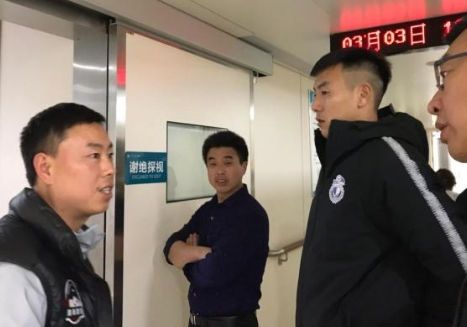 多拉多接受道歉 秦升第一时间赶往医院探望情况