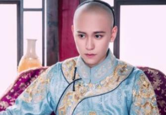 康熙智擒鳌拜，鳌拜脱下衣服居然救了自己一命