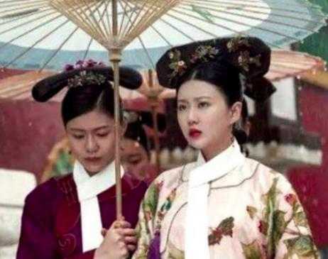 她是令妃的好闺蜜庆妃，抚养了嘉庆被封皇贵妃