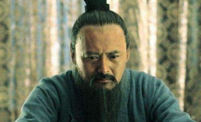 此人谋反本应诛九族，康熙知道他祖先姓氏后，却说杀不得