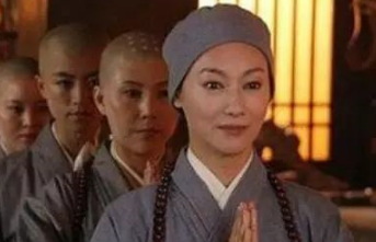 书生借住尼姑庵，却再没有出来，皇帝大怒：将尼姑按猪肉价卖掉！