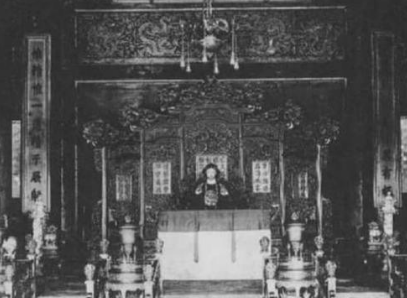 有人问坐金銮殿大龙椅上舒不舒服，溥仪是怎么回答的？