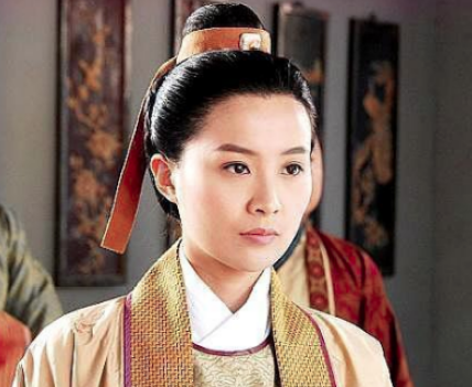 她是李煜的妹妹，30多岁时成了萧太后的儿媳