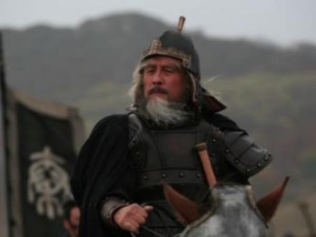 李信攻楚惨败损兵10余万，秦始皇为何不处死他？