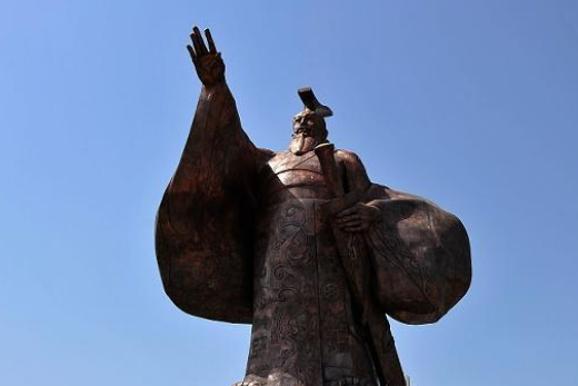 东西两汉群盗蜂起，汉武、光武分别是怎么处理的？