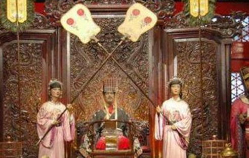 古代皇帝背后为什么要树大扇子？古代的扇子有什么讲究和意义？