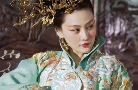 明朝万贵妃的所作所为朱见深知道吗？为什么朱见深还是对她宠爱有加？