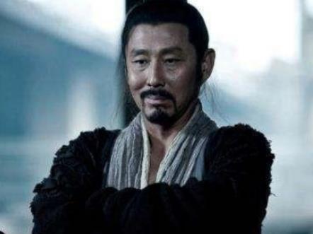 他本苟且偷生，侄子英勇立大功，功臣们反而却拥立他做皇帝