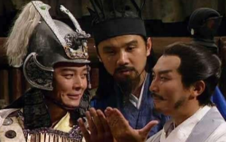 赤壁之战中周瑜力挽狂澜，刘备在干什么?