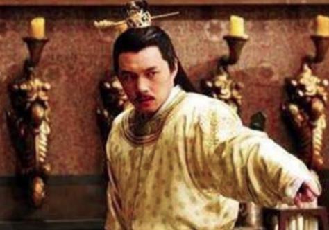 犯人刚要行刑，皇帝问：你叫什么？皇帝听完就将其赦免