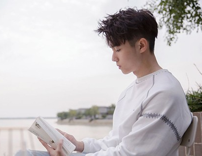 《世界欠我一个初恋》何遇喜欢谁？他最后和谁在一起？