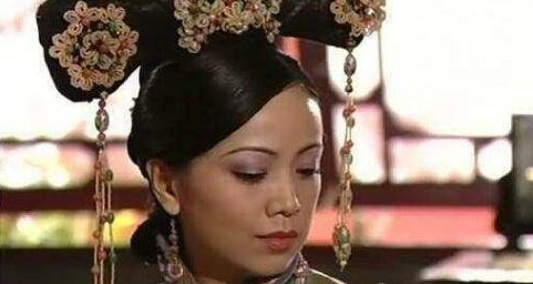 清朝的皇贵妃到底算是个什么?虽比皇后只低一等但是本质上有很大差别! 