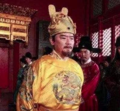  朱元璋在酒席上给功臣夹菜，功臣回家后儿子就死了