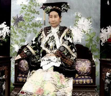 明清两代的皇后、太后都会对娘家兄弟的扶持 为什么慈禧的亲弟弟会穷困潦倒呢
