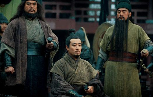 为什么说刘备出道前压根就是一恶霸，张飞才是真正的高富帅