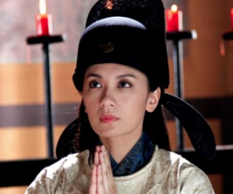 上官家被武则天灭族，上官婉儿为何还侍奉她？