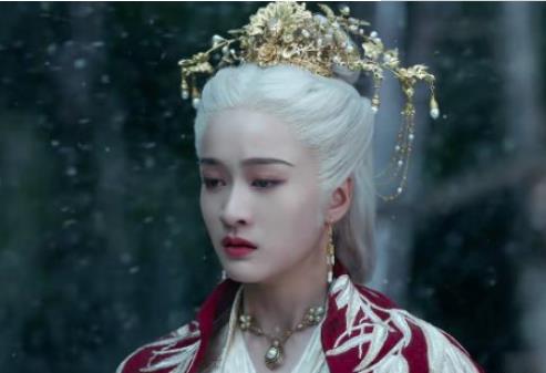 《白发》容乐在雪地晕倒，原来是体内毒素攻心
