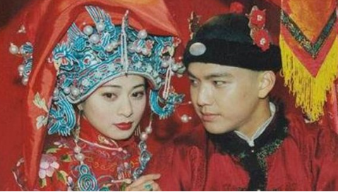 佟佳·哈哈纳扎青生下孩子之后去了哪里？至今成谜