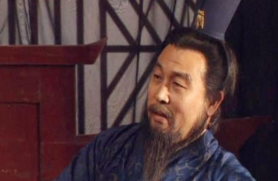 陈宫是怎么凭借一己之力对抗曹操的智囊团的？