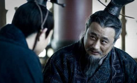 扶苏是这个人的女婿，他为什么帮外人不帮他？