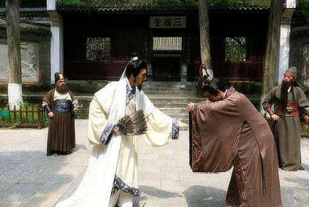 郭嘉不死卧龙不出！诸葛亮比郭嘉如何？