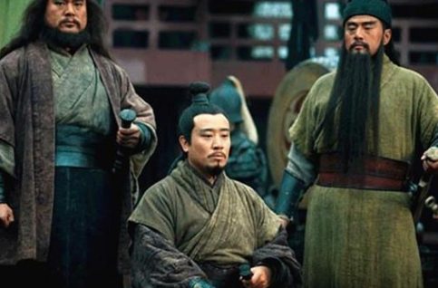 汉末实力最弱的刘备是凭什么建立蜀汉的？正史上的刘备是个怎么样的人？